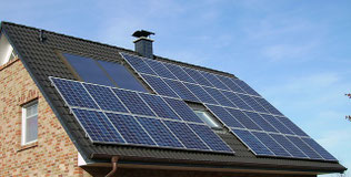 Mit Photovoltaikanlagen natürlichen Strom selbst produzieren und Geld sparen
